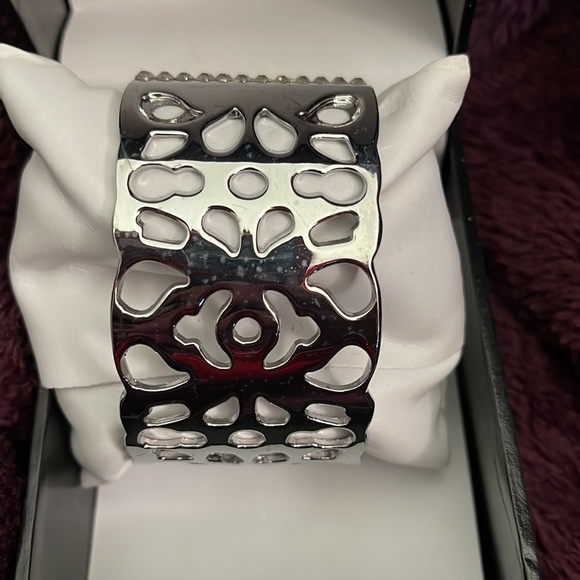 Gorgeous NEW blinged out watch - Picture 3 of 3